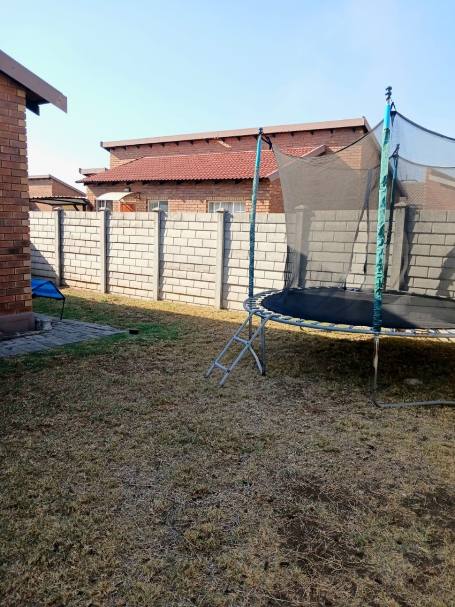 To Let 3 Bedroom Property for Rent in Waterkloof North West